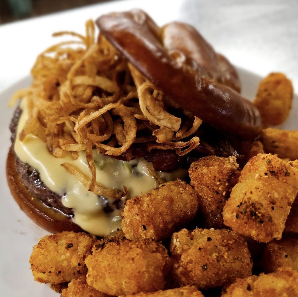 Read more about the article Ellden’s Grill & Banquet