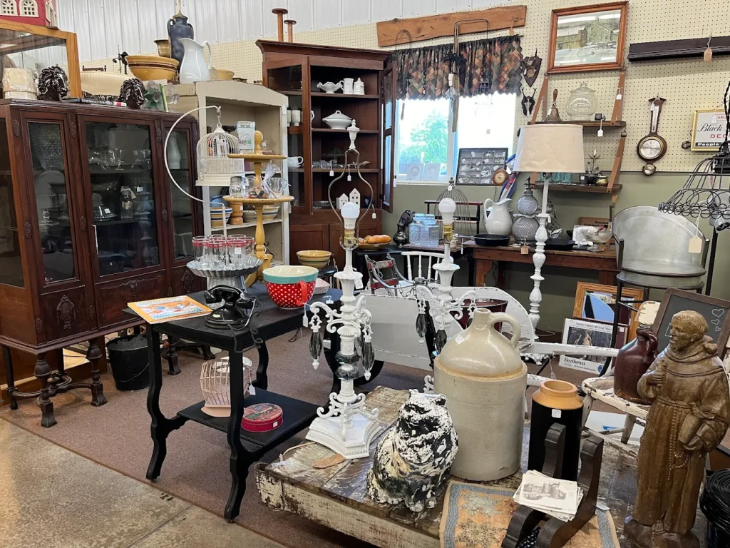 Read more about the article Clarence Hollow Antique Mall & Bonadio Country Store