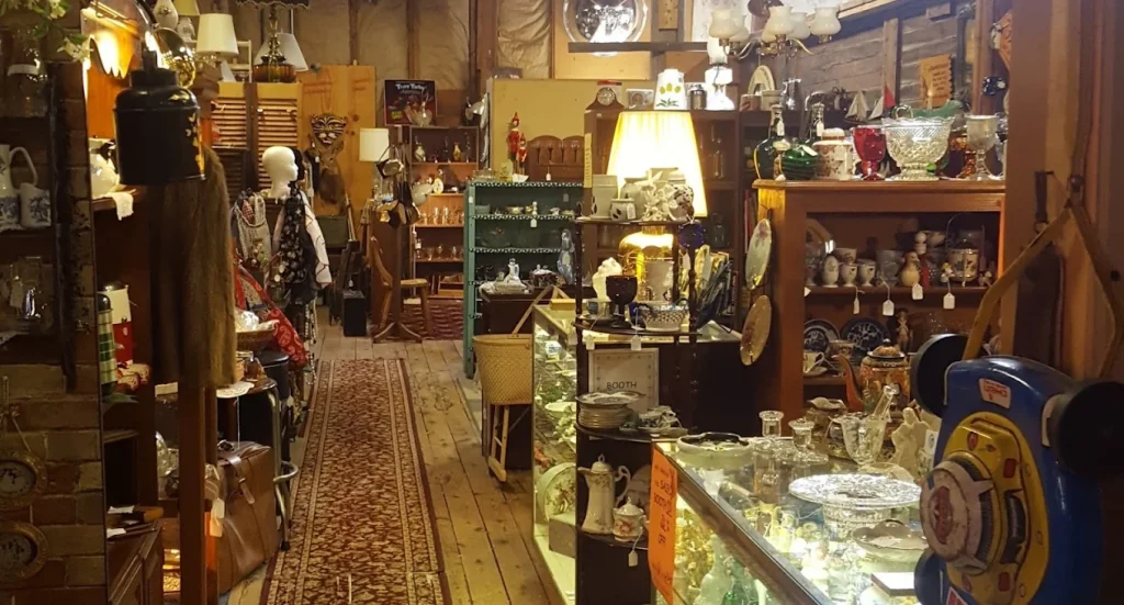 Read more about the article Shawnee Country Barns Antique Co-Op